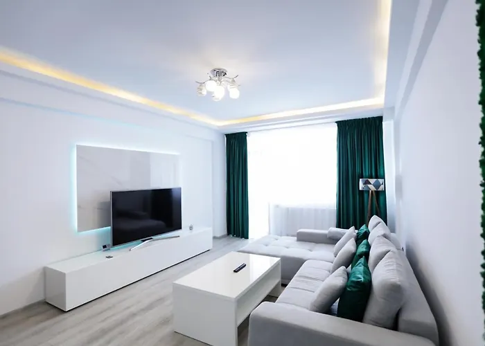 Deluxe Apartment Near Coresi Mall With Panoramic View