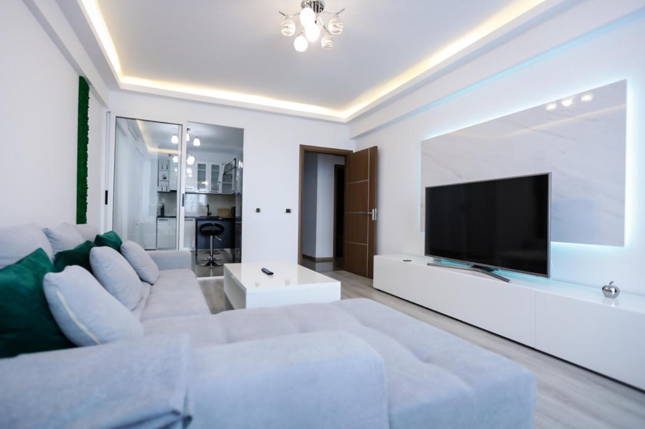Deluxe Near Coresi Mall With Panoramic View