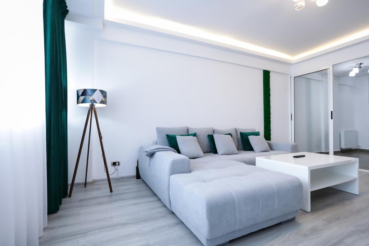 Deluxe Near Coresi Mall With Panoramic View