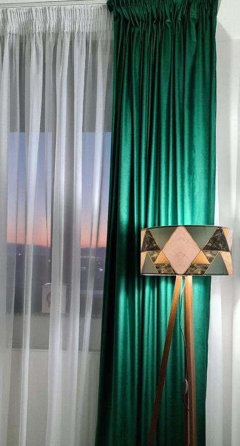 Apartment Deluxe Near Coresi Mall With Panoramic View